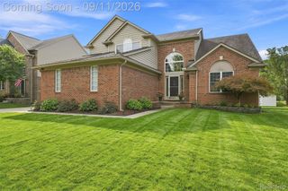8062 Pickering Place, Westland, MI 48185