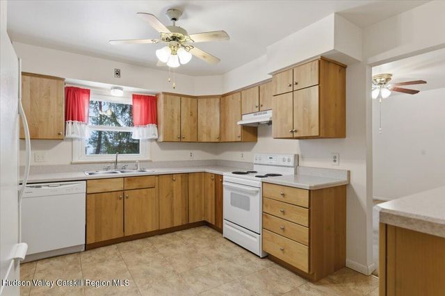 8 Louise Drive, Latham, NY 12110