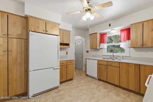 8 Louise Drive, Latham, NY 12110