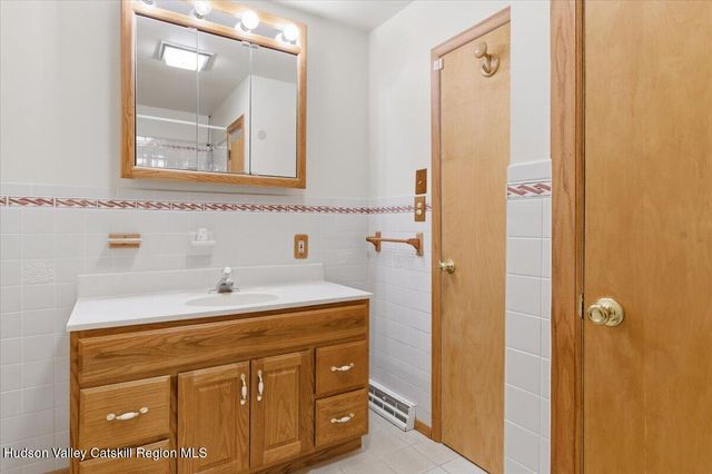 8 Louise Drive, Latham, NY 12110