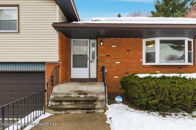 8 Louise Drive, Latham, NY 12110