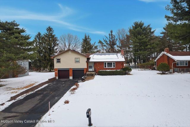 8 Louise Drive, Latham, NY 12110