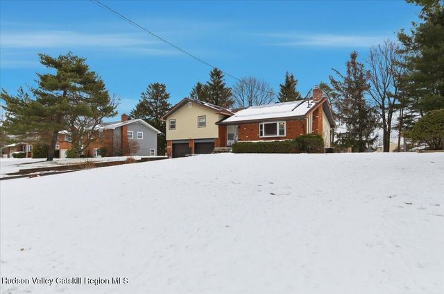 8 Louise Drive, Latham, NY 12110