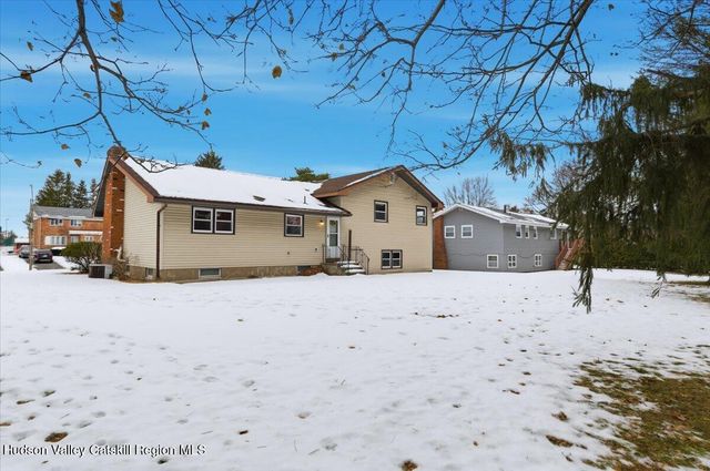 8 Louise Drive, Latham, NY 12110