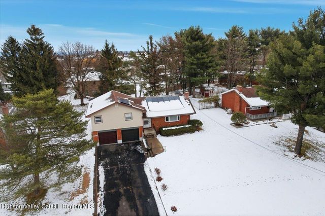 8 Louise Drive, Latham, NY 12110