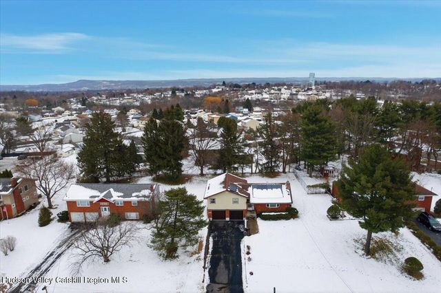 8 Louise Drive, Latham, NY 12110