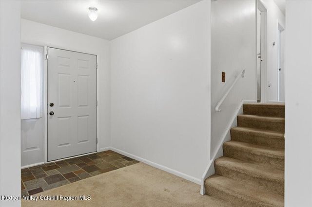 8 Louise Drive, Latham, NY 12110