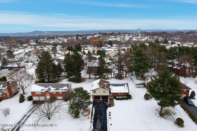 8 Louise Drive, Latham, NY 12110