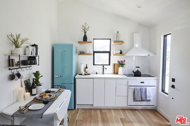 908 Everett Street, Los Angeles, CA 90026