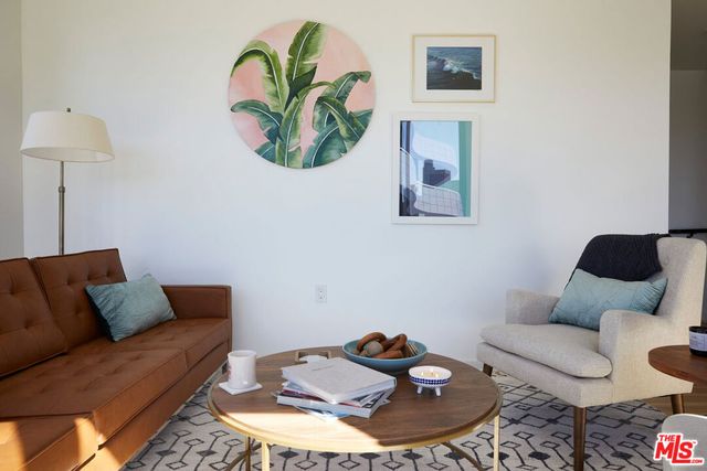 908 Everett Street, Los Angeles, CA 90026