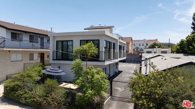 908 Everett Street, Los Angeles, CA 90026