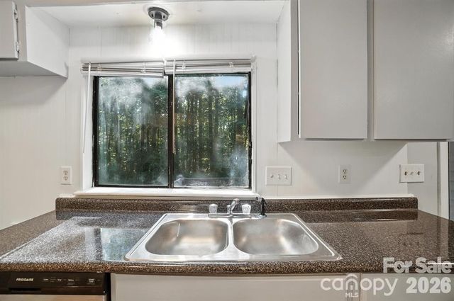 11231 E W T HARRIS Boulevard, Charlotte, NC 28212