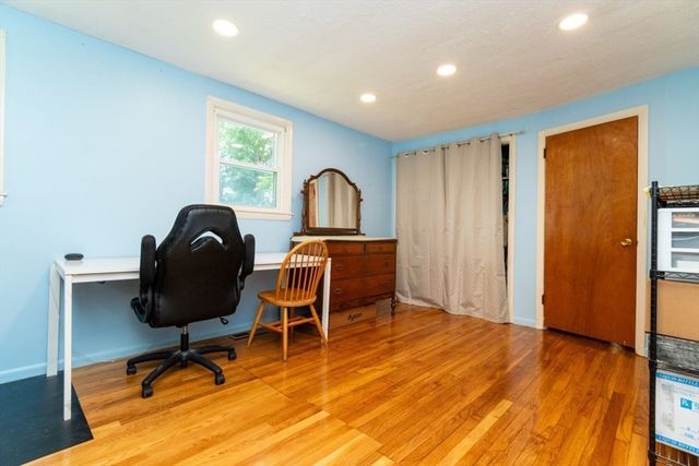 96 Crestwood Ln, Marlborough, MA 01752