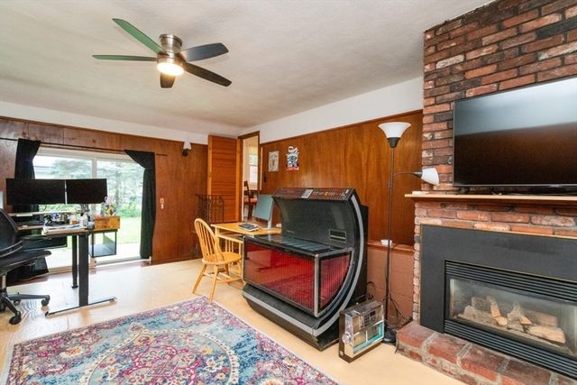 96 Crestwood Ln, Marlborough, MA 01752