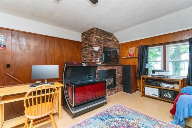 96 Crestwood Ln, Marlborough, MA 01752