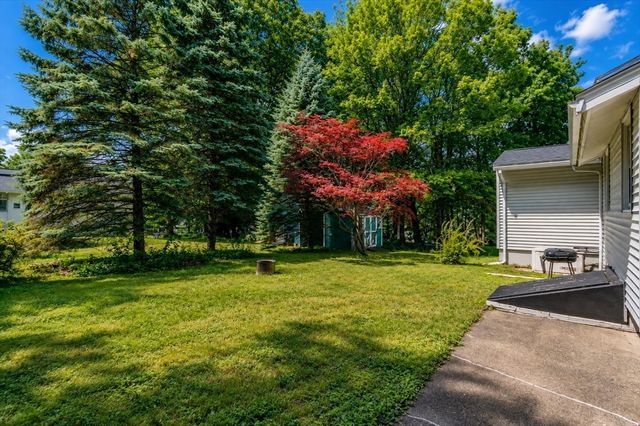 96 Crestwood Ln, Marlborough, MA 01752