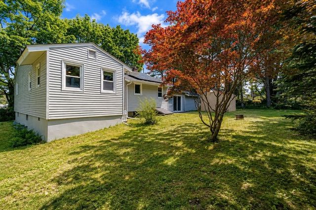 96 Crestwood Ln, Marlborough, MA 01752