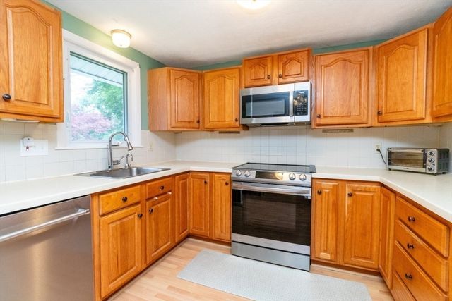 96 Crestwood Ln, Marlborough, MA 01752