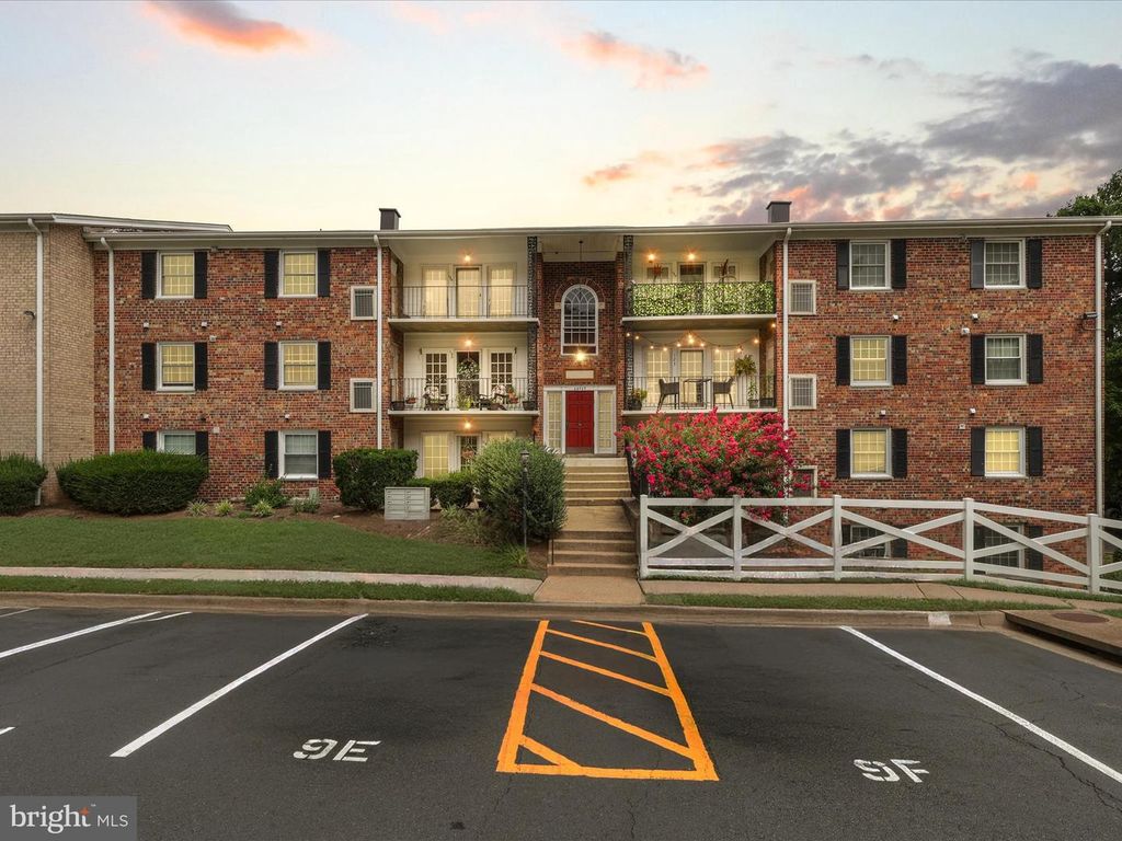 12717 GORDON BLVD #118, Woodbridge, VA 22192