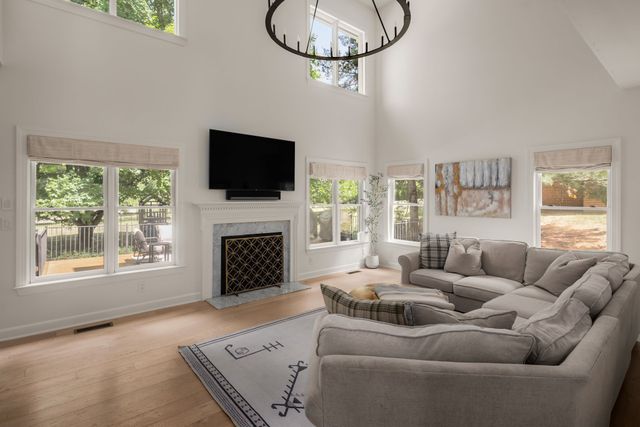 9457 Foothills Dr, Brentwood, TN 37027