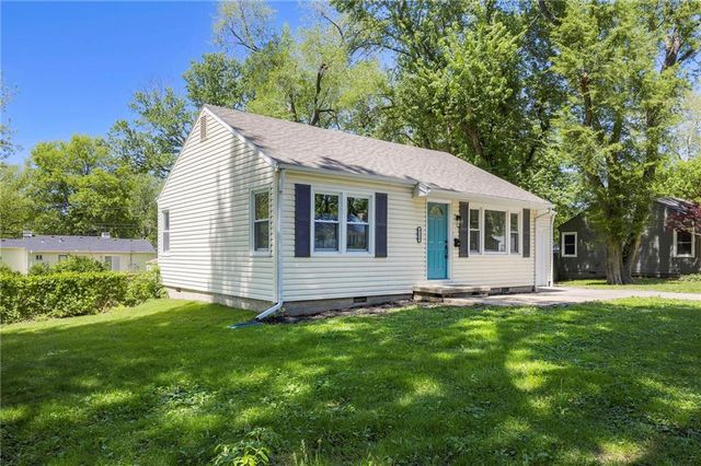 8118 Mackey Street, Overland Park, KS 66204