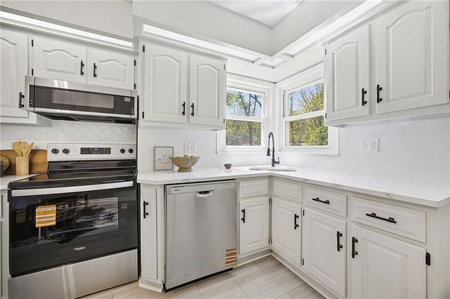 8118 Mackey Street, Overland Park, KS 66204