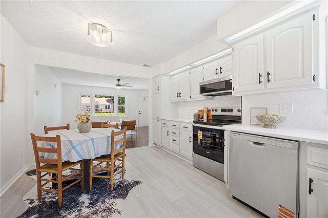 8118 Mackey Street, Overland Park, KS 66204