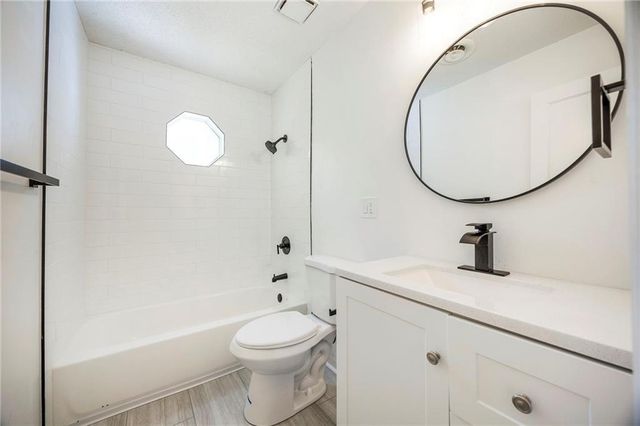 8118 Mackey Street, Overland Park, KS 66204