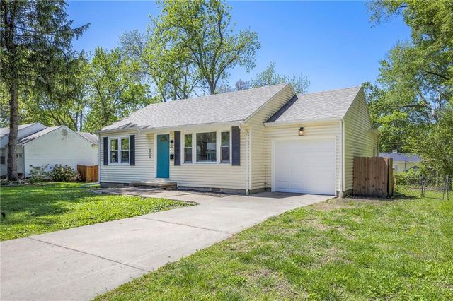8118 Mackey Street, Overland Park, KS 66204
