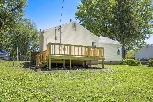 8118 Mackey Street, Overland Park, KS 66204