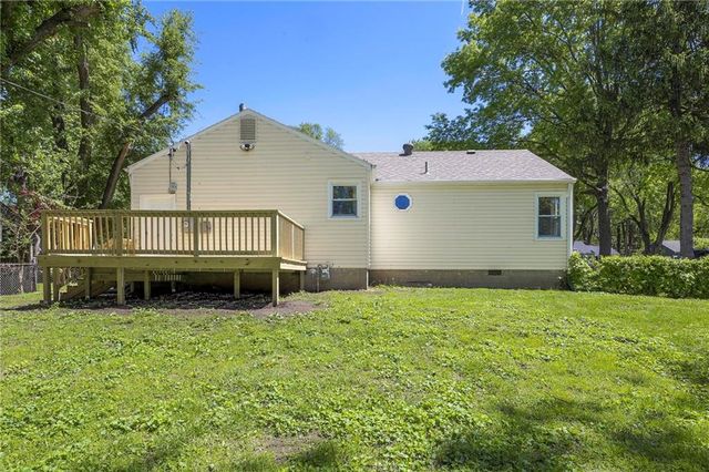 8118 Mackey Street, Overland Park, KS 66204