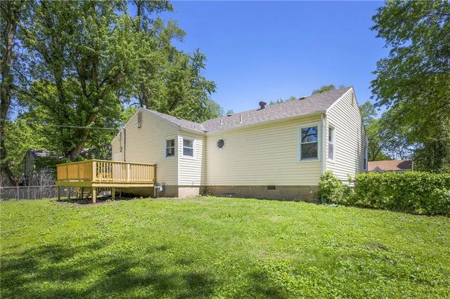 8118 Mackey Street, Overland Park, KS 66204