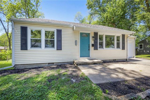 8118 Mackey Street, Overland Park, KS 66204