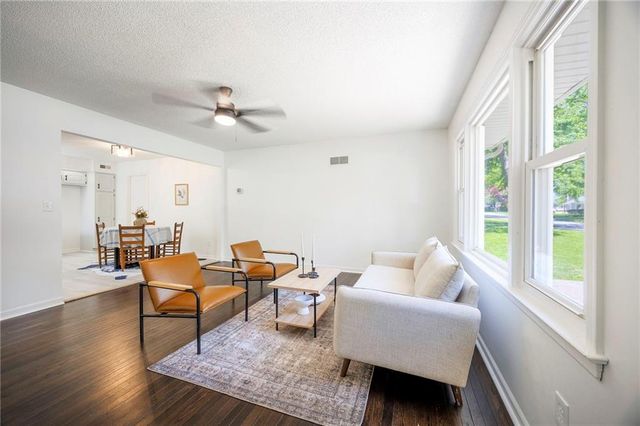 8118 Mackey Street, Overland Park, KS 66204