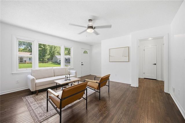 8118 Mackey Street, Overland Park, KS 66204