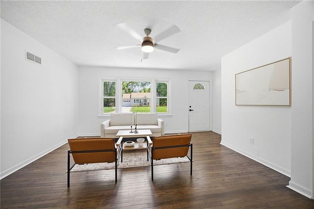 8118 Mackey Street, Overland Park, KS 66204