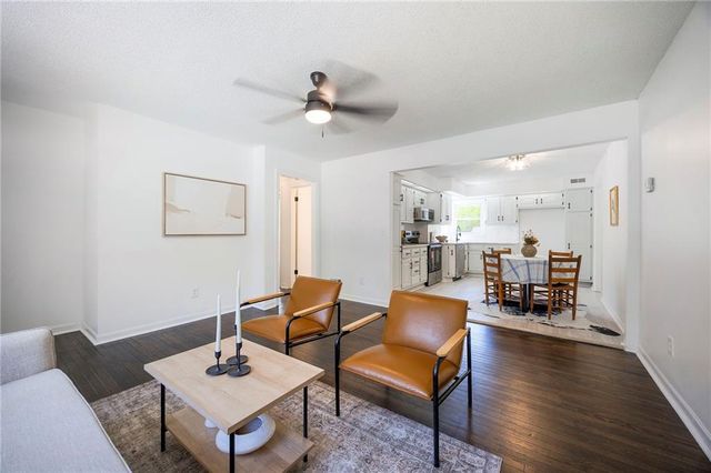 8118 Mackey Street, Overland Park, KS 66204