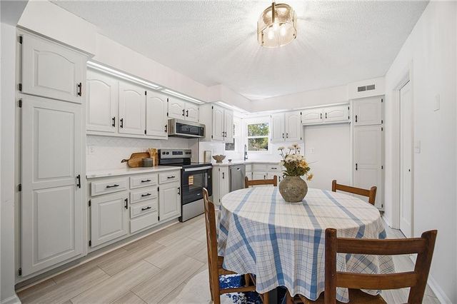 8118 Mackey Street, Overland Park, KS 66204