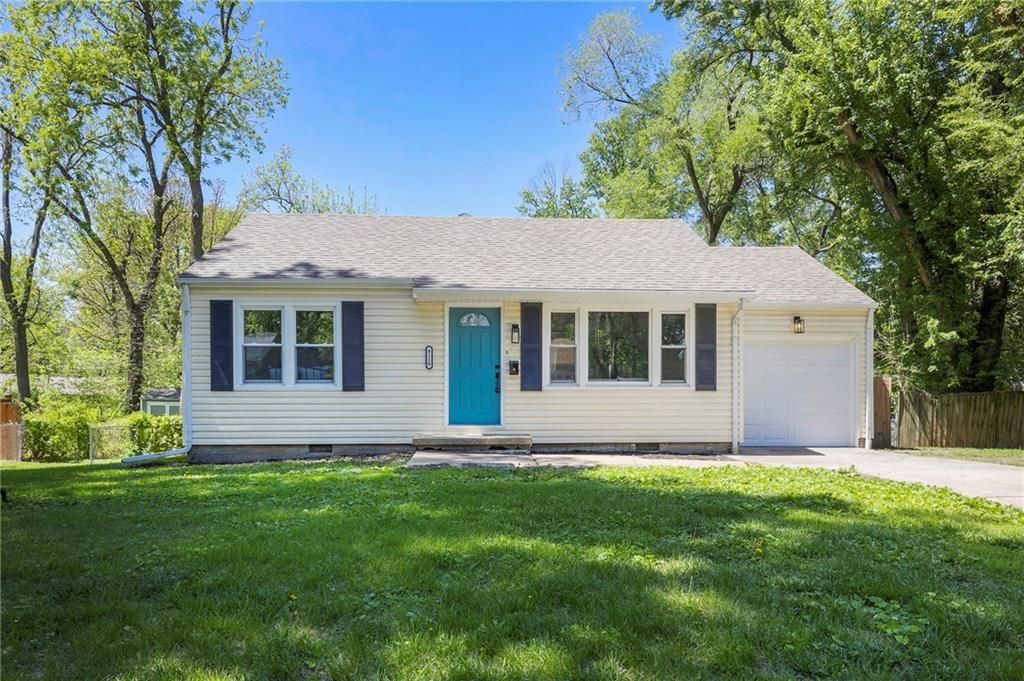 8118 Mackey Street, Overland Park, KS 66204