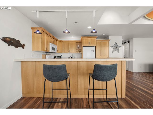 137 S Pacific St 16, Rockaway Beach, OR 97136