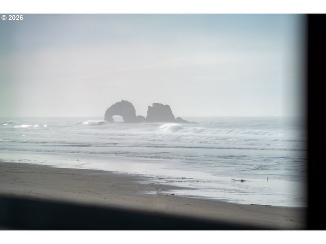 137 S Pacific St 16, Rockaway Beach, OR 97136