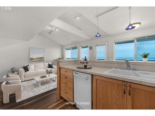 137 S Pacific St 16, Rockaway Beach, OR 97136