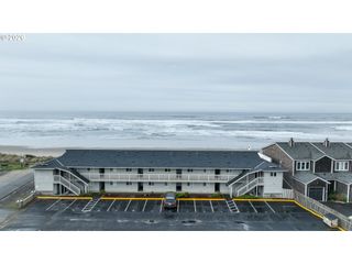137 S Pacific St 16, Rockaway Beach, OR 97136
