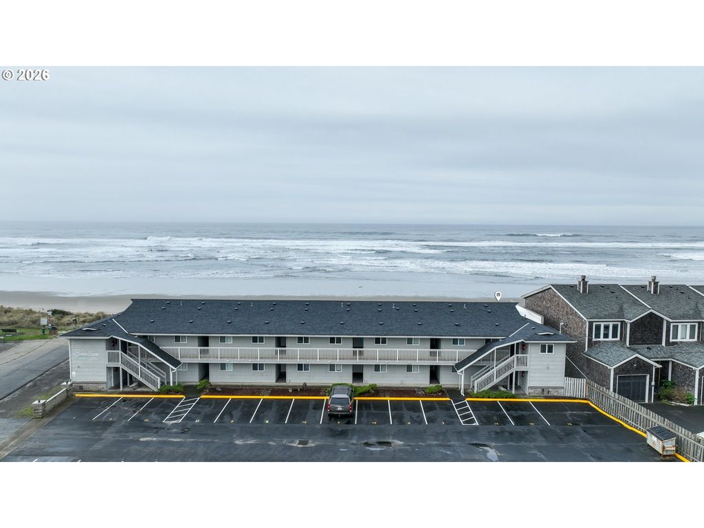 137 S Pacific St 16, Rockaway Beach, OR 97136