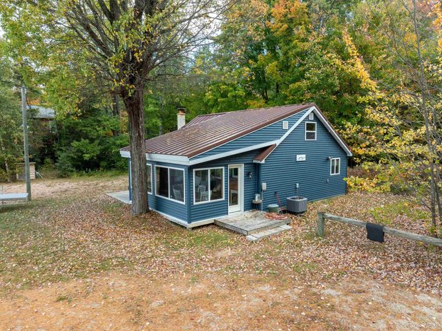 3865 Peninsula Point Road, Munising, MI 49862