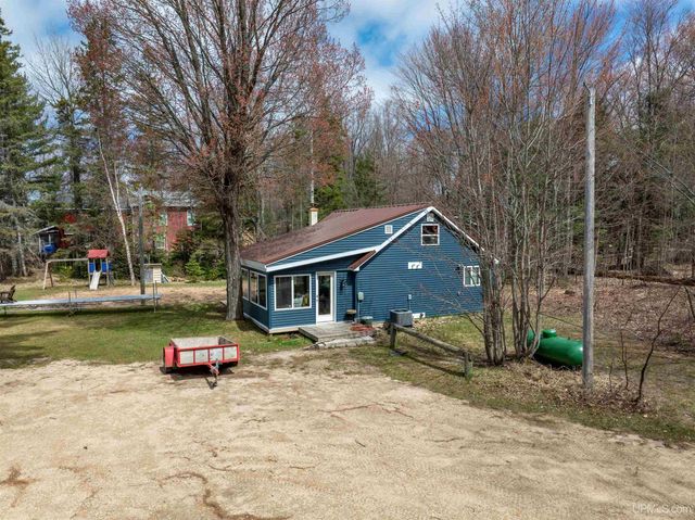 3865 Peninsula Point Road, Munising, MI 49862