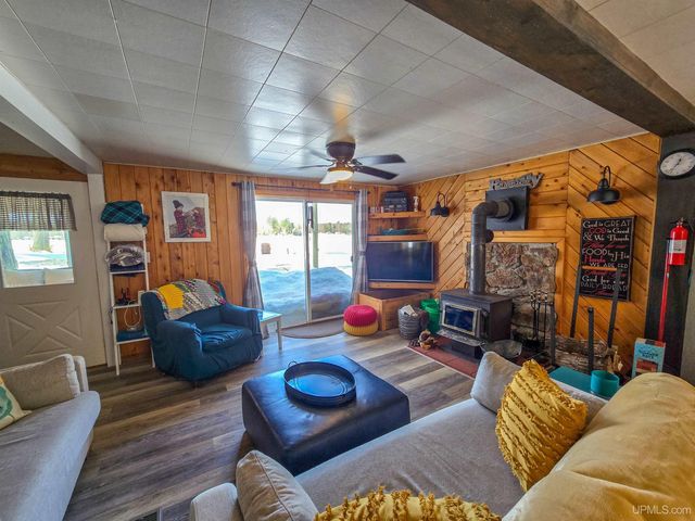 3865 Peninsula Point Road, Munising, MI 49862