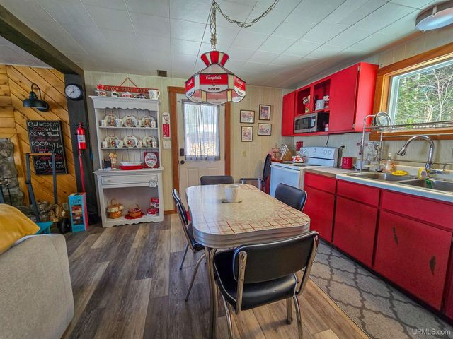 3865 Peninsula Point Road, Munising, MI 49862