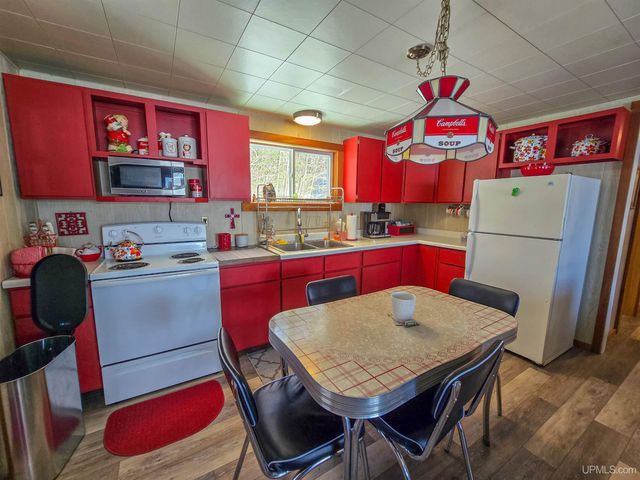 3865 Peninsula Point Road, Munising, MI 49862