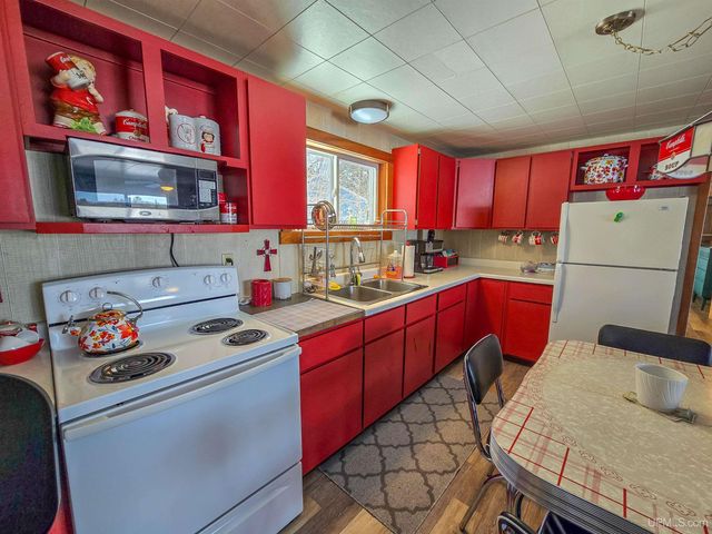 3865 Peninsula Point Road, Munising, MI 49862